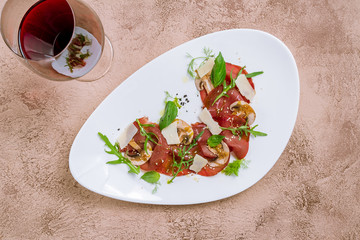 thinly sliced meat with red wine