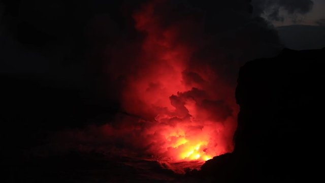 Hawaii, Bigisland, volcanic park Kilauea, volcano erruption and red hot lavaflow 