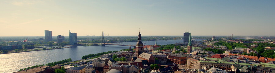 Panorama Rygi stolicy Łotwy, bałtyckiego kraju w Europie Wschodniej - obrazy, fototapety, plakaty