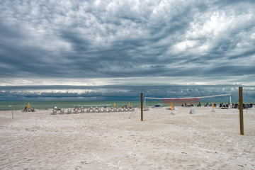 Obraz na płótnie Canvas Storm approaching the beach