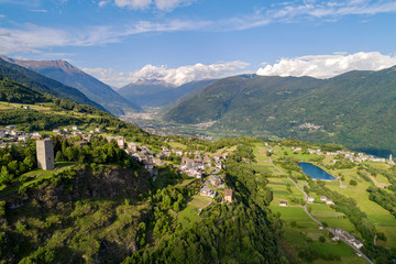 Fototapeta na wymiar Teglio - Valtellina (IT) - Vista aerea panoramica versoTirano