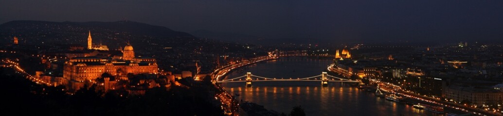 Fototapeta na wymiar Sunset in Budapest