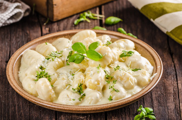 Cheese gnocchi with blue cheese sauce and galic - 209446852