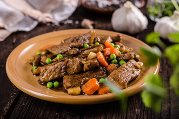 Pork medallions with vegetable and soy garlic sauce