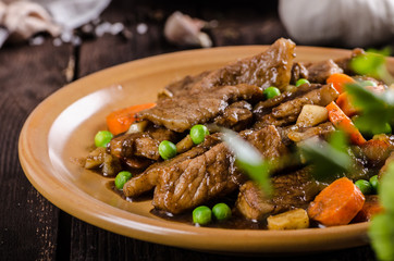Pork medallions with vegetable and soy garlic sauce