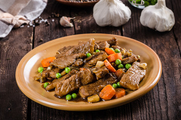 Pork medallions with vegetable and soy garlic sauce
