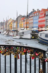 Naklejka premium Colorful locks and houses at Nyhavn in Copenhagen, Denmark- harbor, boat and sea