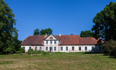 Fototapeta na wymiar View of an abandoned manor house.