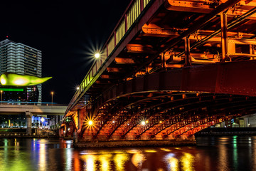 Fototapeta na wymiar 光る橋と川の夜景