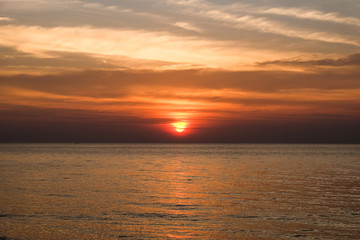Obraz premium Nice sunset on the beach at Chang Island in Thailand.