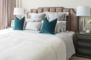 classic bedroom style