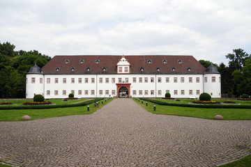 Fototapeta na wymiar Schloss Heusenstamm,auch Schloss Schönborn vorderes Schloss