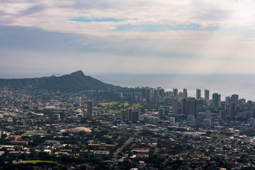 Obraz premium Looking Over Honolulu