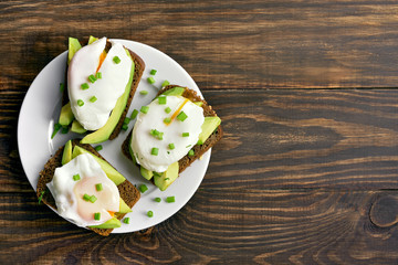Poached eggs and avocado on bread