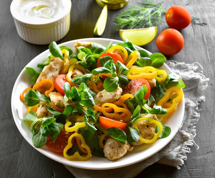 Healthy chicken salad with vegetables