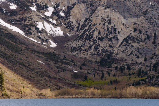 Fototapeta Convict Lake and the Sherwin Range mountains surrounding the lake part of the Sierra Nevada Mountains