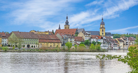 Fototapeta premium Stadtlandschaft Stadt Panorama von Kitzingen am Main