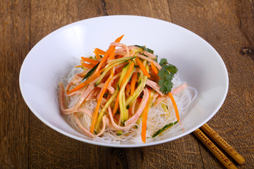 Salad vith noodle and vegetables