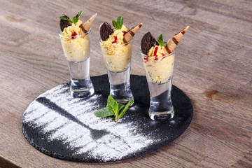 Mango mousse with mint