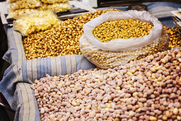 Roasted chickpeas and peanuts at Indian street market