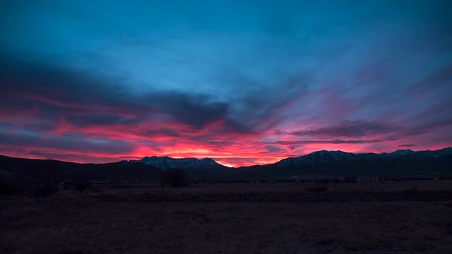 Timelapse of absolutely astounding golden mountain sunset