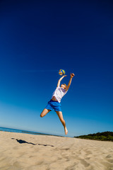 Man playing volleball