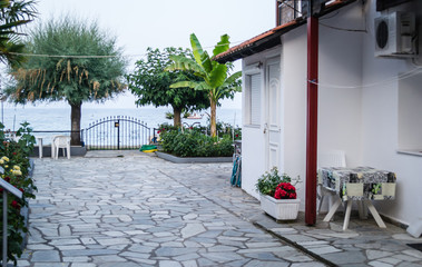 courtyard in Leptokaryá, Greece 