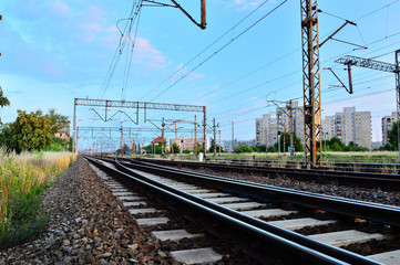 Fototapeta na wymiar Tory kolejowe i infrastruktura transportowa.