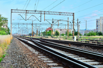 Tory kolejowe i infrastruktura transportowa.