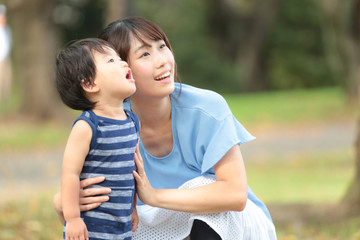 笑顔の親子