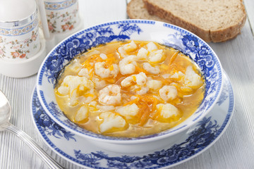 Cauliflower soup with shrimps