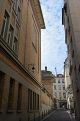 Fototapeta na wymiar Rue étroite du vieux Paris, France
