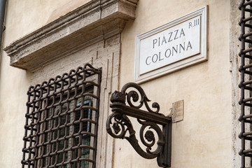 piazza colonna rome street sign