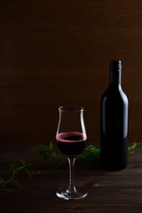 赤ワインとボトル