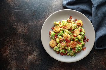 Fried scallops with mash potato, green peas and bacon