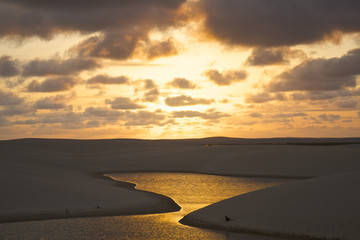 【ブラジルの観光地】レンソイス・マラニャンセス国立公園の夕焼け