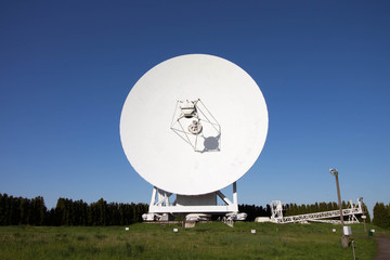 Front view of a large radio telescope antenna dish 