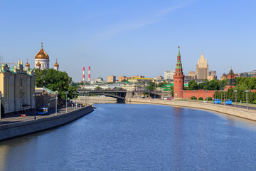 Fototapeta premium View of Moskva river with Moscow Kremlin and Cathedral of Christ the Saviour in sunny summer morning