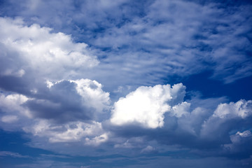 Fototapeta na wymiar Beautiful clouds with blue sky background. Nature weather, cloud blue sky and sun