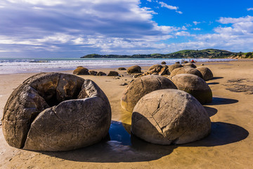  Boulders Moeraki - large spherical boulders