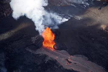 Foto op Plexiglas Aerial view of the eruption of the volcano Kilauea on Hawaii, in the picture Fissure 8, May 2018 © Fredy Thürig