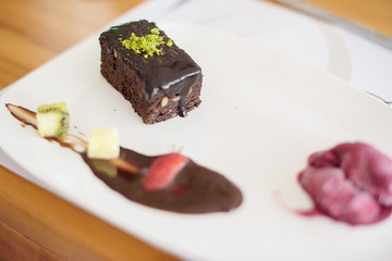 brownie with mulberry ice cream
