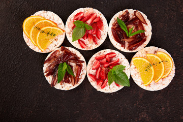 Snack with rice crispbread and fresh fruits