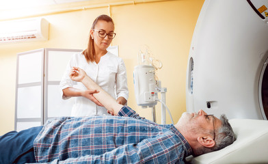 Obraz premium Doctor and patient in the room of computed tomography at hospital.