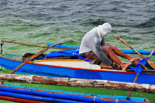Fototapeta Fisherman in North Bays Bay-Manjuyod White Sand Bar. Negros Oriental-Philippines.0550