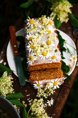 vegan elderflower honey lemon drizzle cake.
