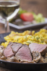 schwäbisches Schweinsfilet mit Spätzle und Wein