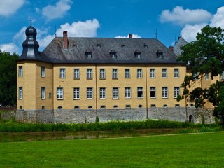Schoene Fassade vom barocken Wasser Schloss Schloss Dyck in Deutschland