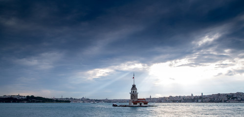 Fototapeta premium Maiden Tower of Istanbul