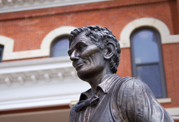 Abraham Lincoln bronze statue
